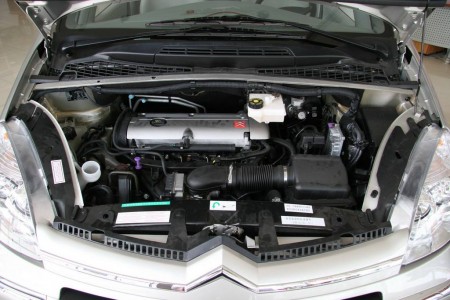 在汽車安全行駛中起到重要作用的溫度傳感器