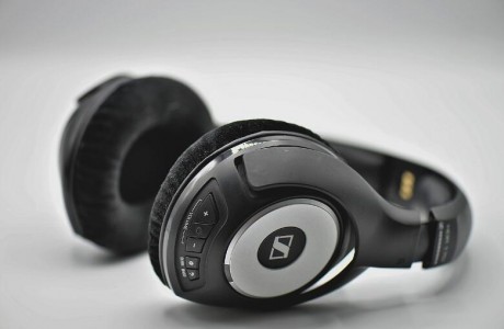 應用在便攜式耳機領域上的高性能DSP音頻處理芯片