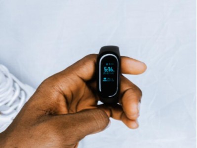 應(yīng)用在智能手環(huán)測(cè)溫功能中的數(shù)字溫度傳感芯片